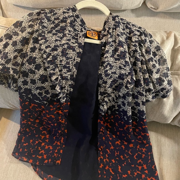 Gorgeous Tory Burch silk top short sleeve - Picture 2 of 8